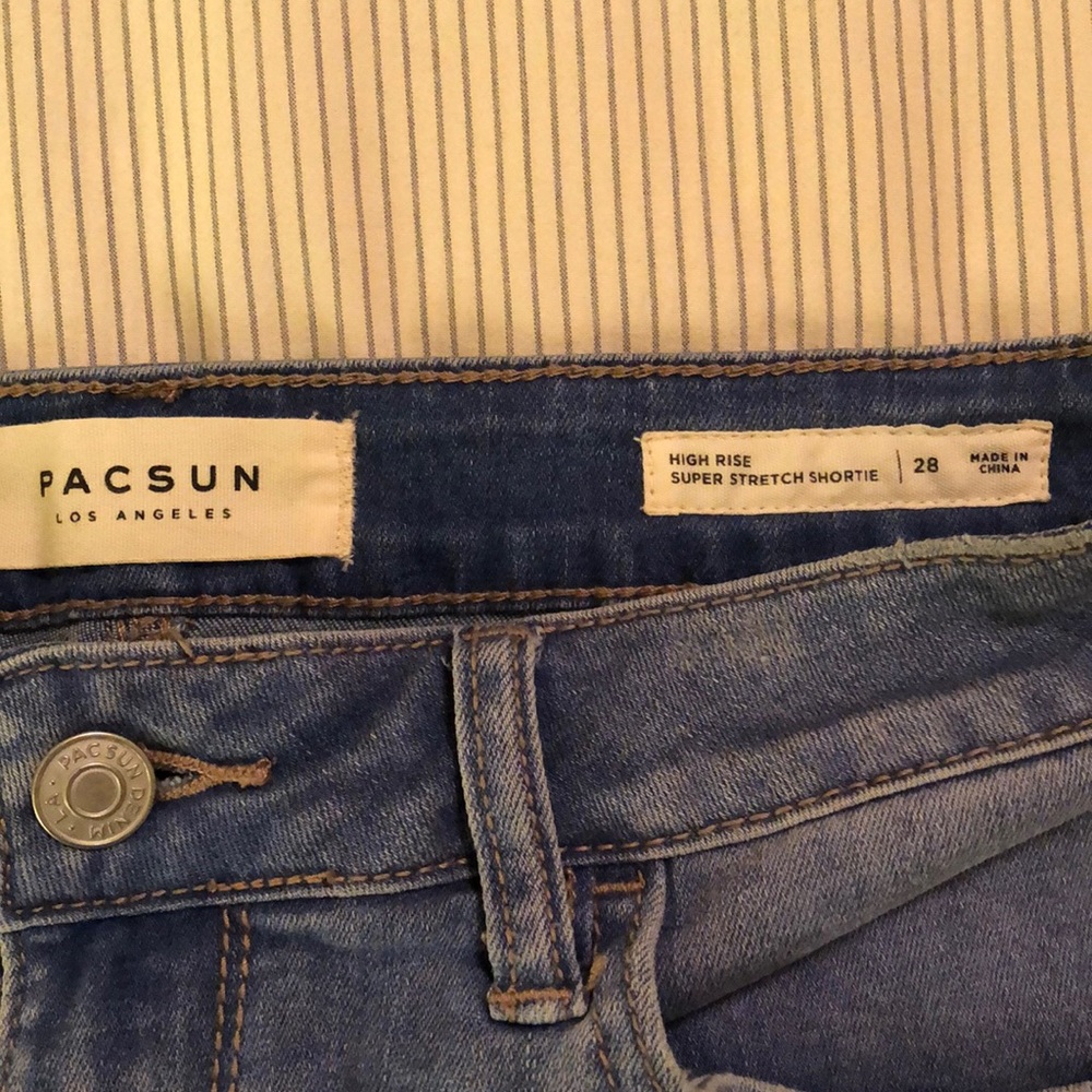 NWOT- Pacsun jean shorts 💙 - Picture 3 of 3